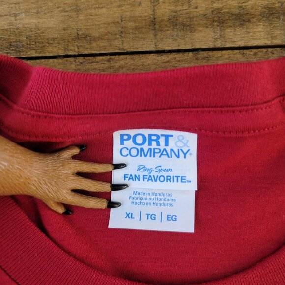 NWOT Red with Black Cat and Text Short-Sleeved Tee-Shirt - XL, *FAN FAVO… - Picture 3 of 7